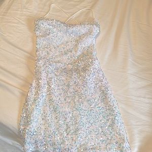 Lucy in the Sky White Homecoming Dress Size Large